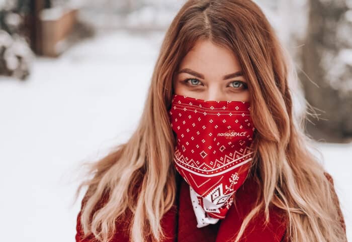 The antiviral scarf with a nanofibre membrane is a stylish alternative to nano face masks and FFP2 respirators.