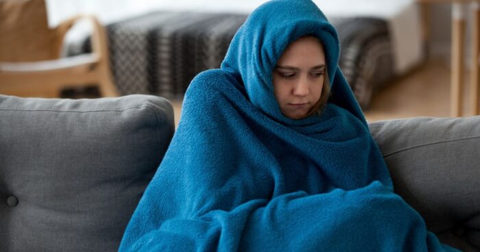 One symptom of cold allergy can be chills. Even when the temperature isn't particularly low, you find yourself shivering. Unlike the flu, cold allergy is not accompanied by a runny nose or cough.