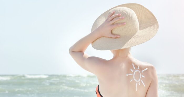 In summer, people with a sun allergy should use natural sunscreen that offers both UVA and UVB protection.
