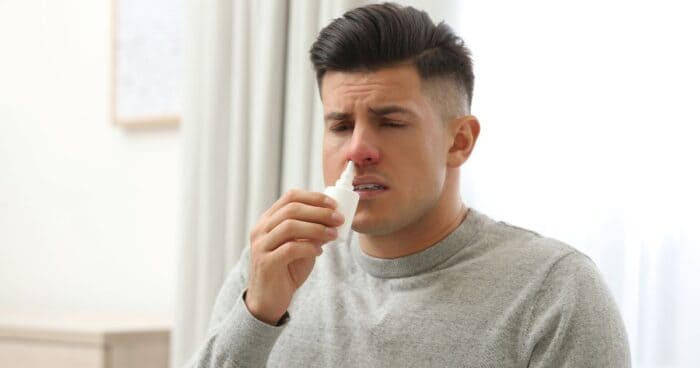 One way to fight a runny nose is with the moisturising NasoGel nasal spray containing hyaluronic acid and aloe vera. It soothes and hydrates the nasal mucosa.