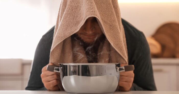 How can you speed up recovery from a runny nose? Combine the tips above with tried-and-tested home remedies — steam inhalation, a hot bath, broth, herbal tea, and vitamin-C-rich fruit — and you'll have done everything you can for your health.