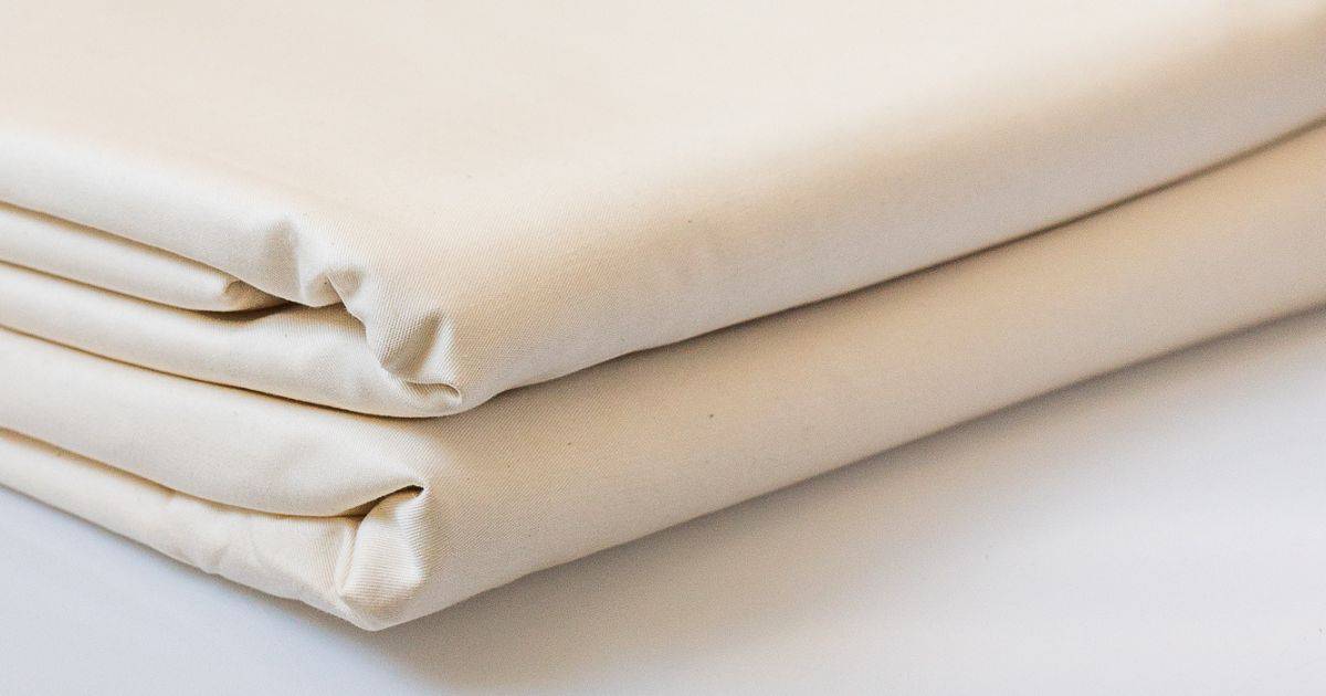 The children's Nanocotton® sheet can fully replace a separate anti-dust-mite mattress encasement. Nanocotton® is an innovative textile combining popular cotton sateen with a functional nanofibre fabric.