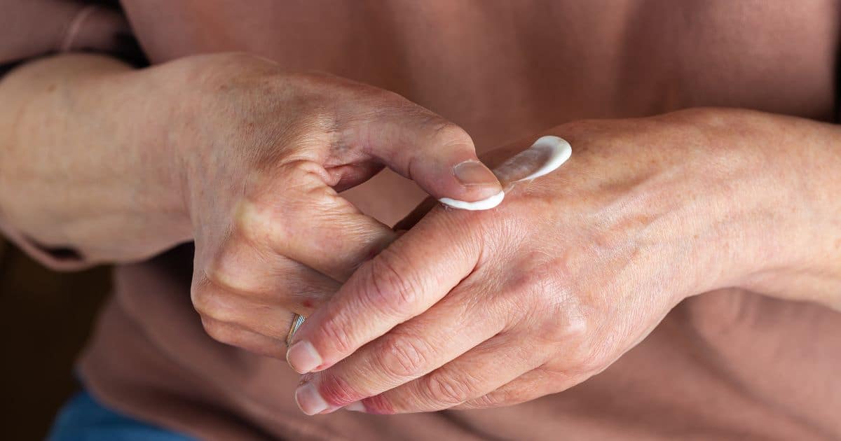 Everyone's skin is different, so it reacts differently to cosmetic products. However, there are a few basic rules that we eczema sufferers should follow when choosing eczema creams.