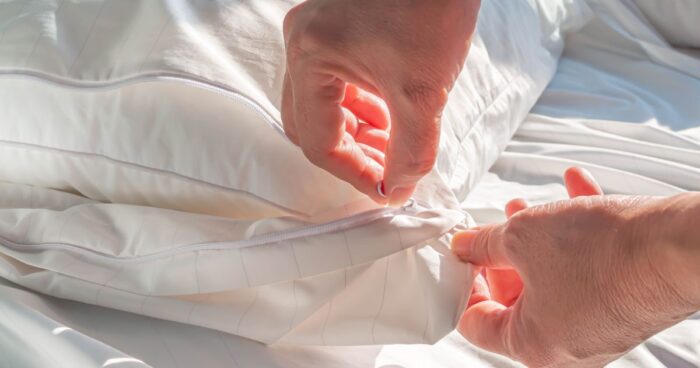 Dust mites in bed — anti-dust-mite pillow with a nanofibre membrane that prevents mites and their allergens from passing through.