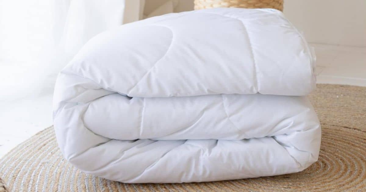 The anti dust mite duvet from nanoSPACE contains a nanofibre membrane that prevents dust mites, their allergens, viruses, and bacteria from living and breeding inside the filling.