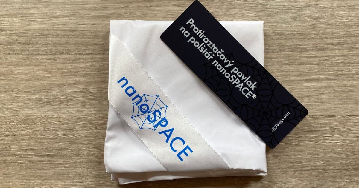 The covers work on the principle of a mechanical barrier. Once you encase your pillow in the anti-dust mite cover, mites inside can no longer breed. No new mites can get in or out. The surface of the breathable textile features a thin layer of Czech-made nanofabric.