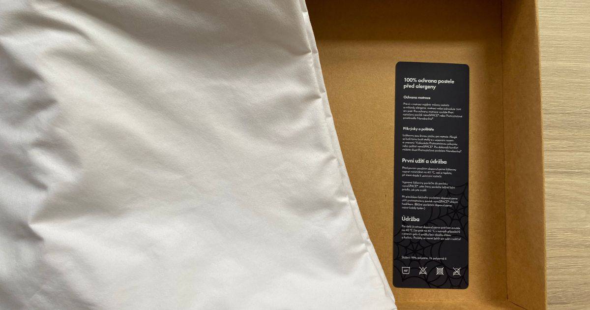 When you next change your bed linen, there's no need to wash the cover. Simply wipe it down with a damp cloth or vacuum it. The nanoSPACE anti-dust mite duvet cover should be washed once a year without fabric softener at 40 °C (or 60 °C if needed) using a chlorine- and phosphate-free washing gel or powder. After washing, let it air-dry. A tumble dryer could damage the nanofibre membrane.