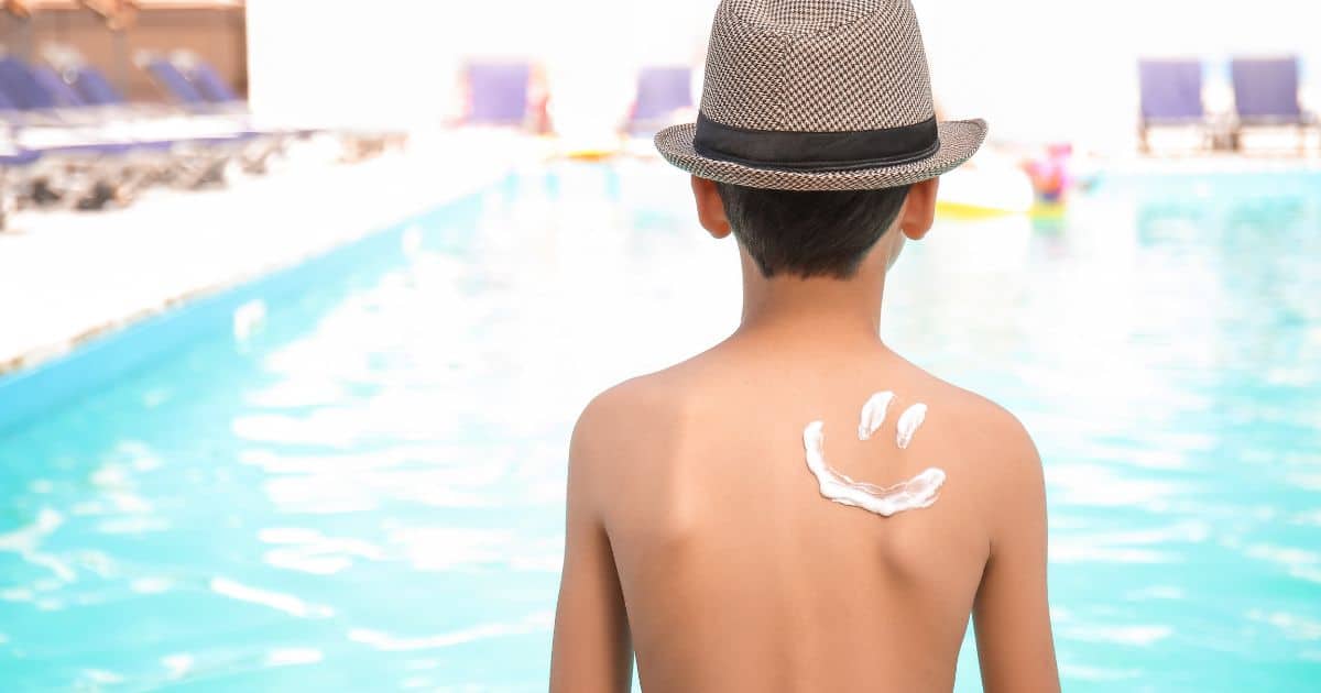 Sunscreens with SPF protection are the foundation for preventing sun rash. With children, make sure to reapply regularly — after swimming or heavy sweating. We recommend using 100% natural sunscreen butter, which spreads easily, doesn't leave a white residue, and works immediately.